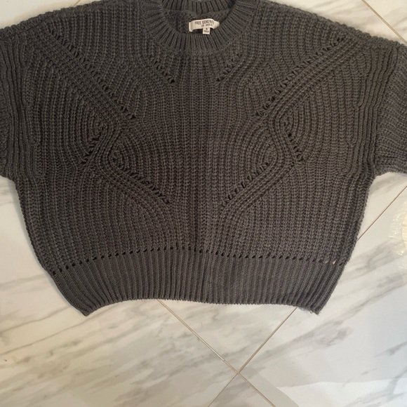 Beautiful Women’s Grey Oversized Sweater Size Small - Picture 16 of 17